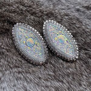 Beaded earrings • Indigenous made